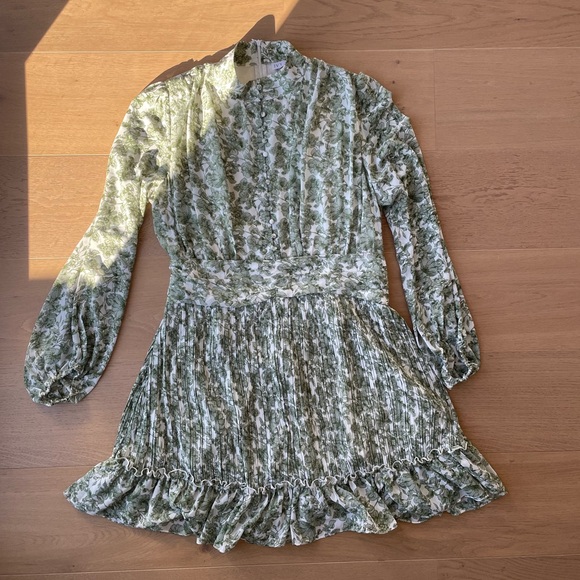 Ivy City Co Dresses & Skirts - Ivy City Co Green and White Floral Midi Dress